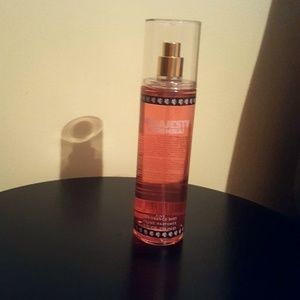 Minajesty body spray